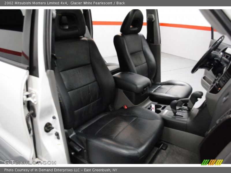 Glacier White Pearlescent / Black 2002 Mitsubishi Montero Limited 4x4