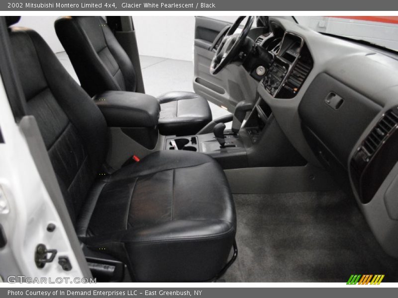 Glacier White Pearlescent / Black 2002 Mitsubishi Montero Limited 4x4