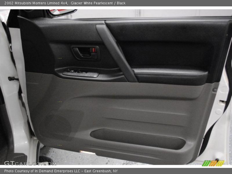 Glacier White Pearlescent / Black 2002 Mitsubishi Montero Limited 4x4