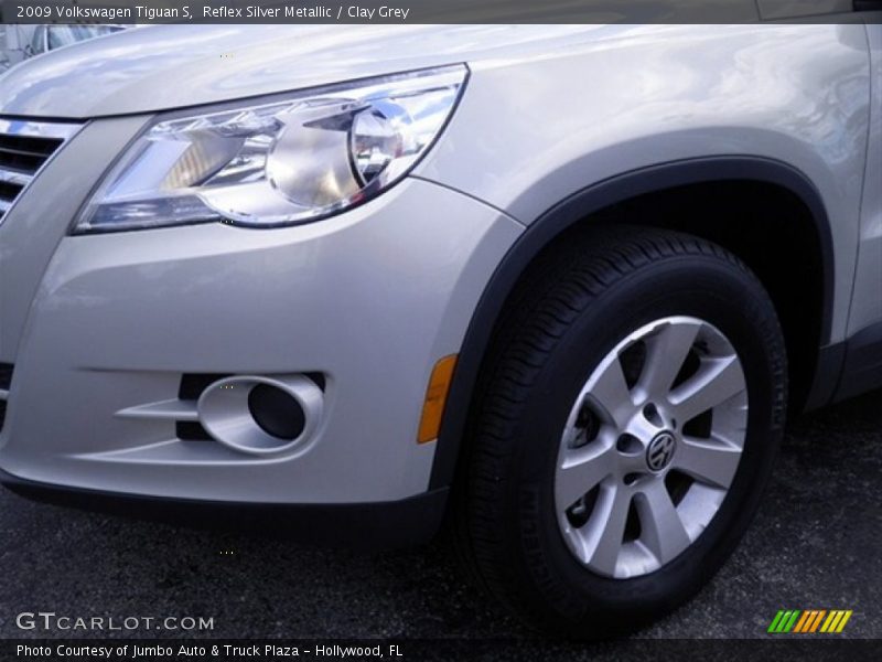 Reflex Silver Metallic / Clay Grey 2009 Volkswagen Tiguan S