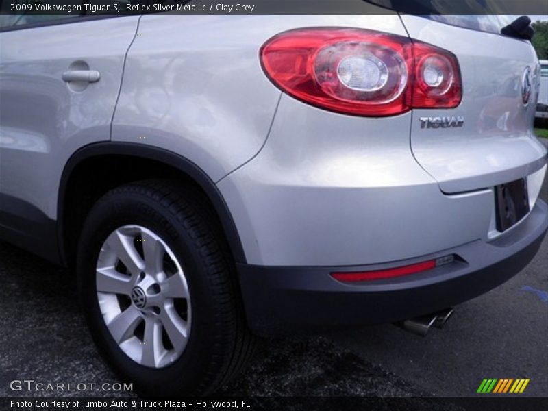 Reflex Silver Metallic / Clay Grey 2009 Volkswagen Tiguan S