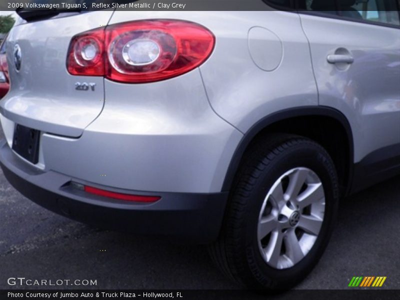Reflex Silver Metallic / Clay Grey 2009 Volkswagen Tiguan S