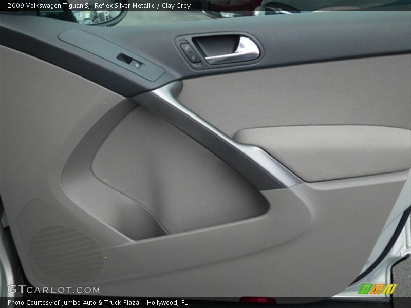 Reflex Silver Metallic / Clay Grey 2009 Volkswagen Tiguan S