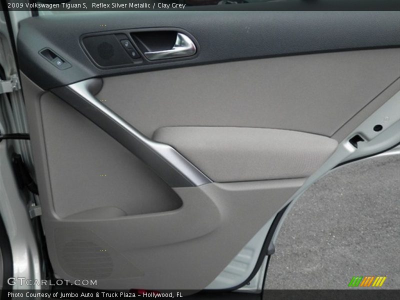 Reflex Silver Metallic / Clay Grey 2009 Volkswagen Tiguan S