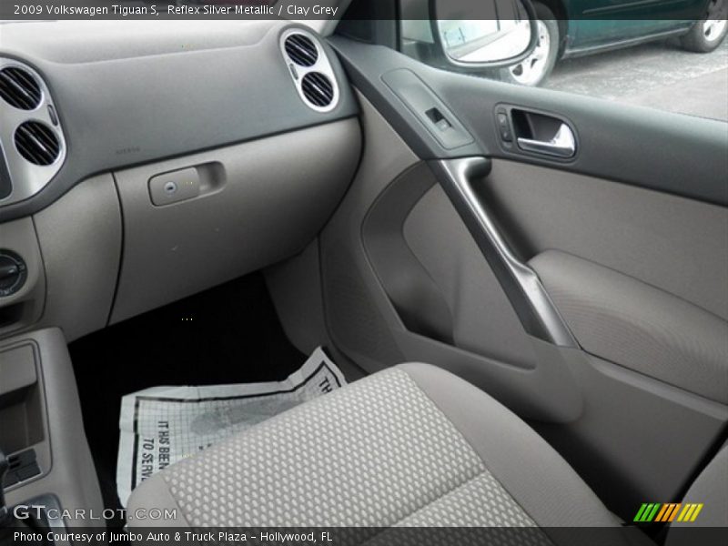 Reflex Silver Metallic / Clay Grey 2009 Volkswagen Tiguan S