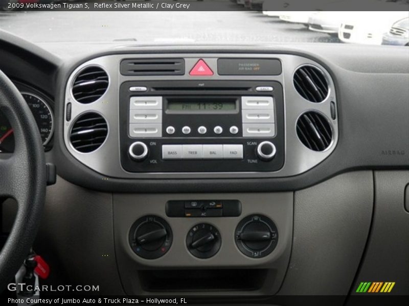 Reflex Silver Metallic / Clay Grey 2009 Volkswagen Tiguan S