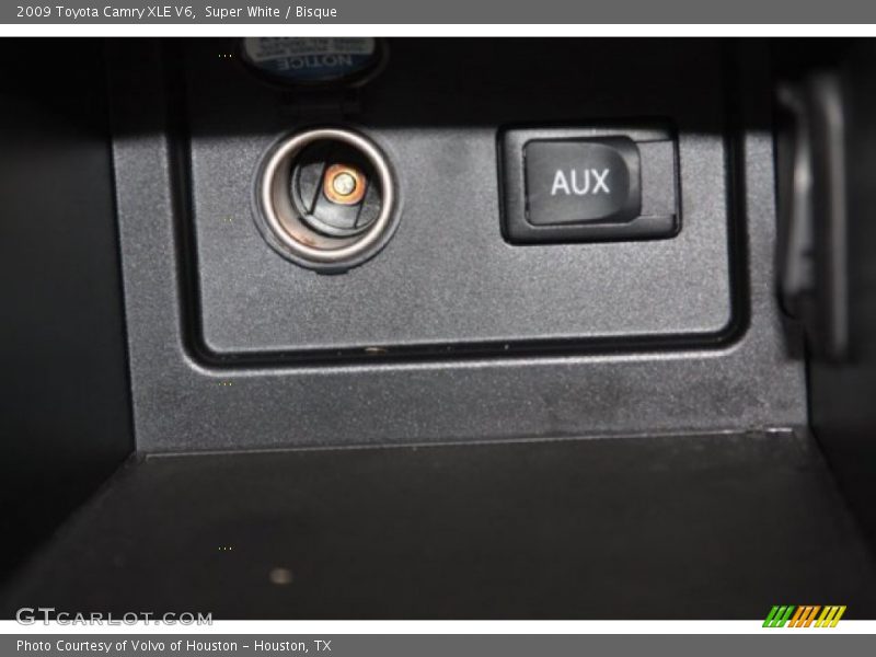Super White / Bisque 2009 Toyota Camry XLE V6