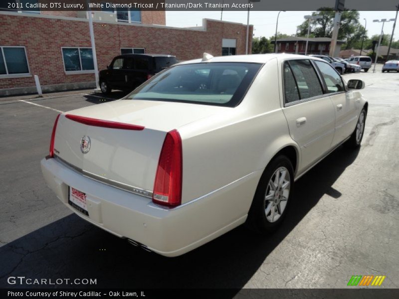 White Diamond Tricoat / Titanium/Dark Titanium Accents 2011 Cadillac DTS Luxury