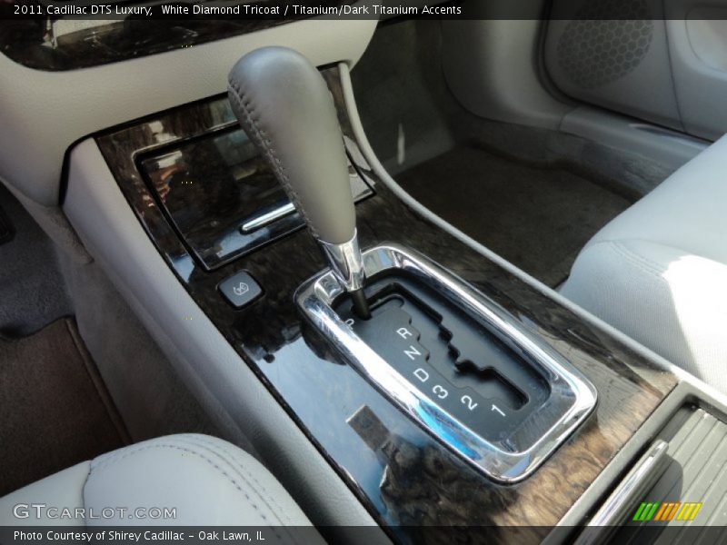 White Diamond Tricoat / Titanium/Dark Titanium Accents 2011 Cadillac DTS Luxury