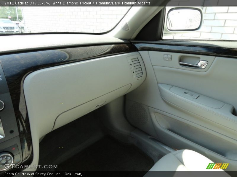 White Diamond Tricoat / Titanium/Dark Titanium Accents 2011 Cadillac DTS Luxury