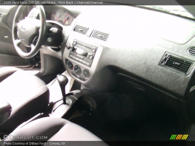 Pitch Black / Charcoal/Charcoal 2005 Ford Focus ZX5 SES Hatchback