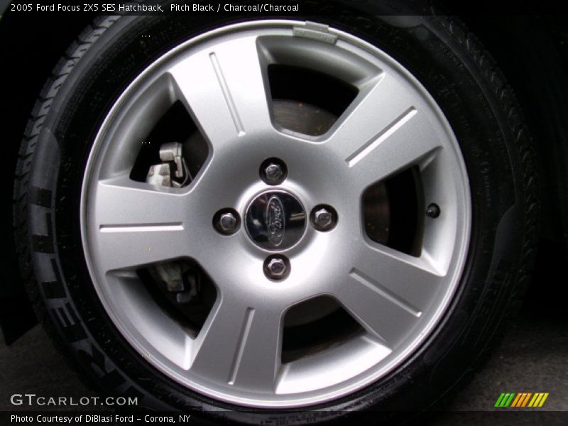  2005 Focus ZX5 SES Hatchback Wheel