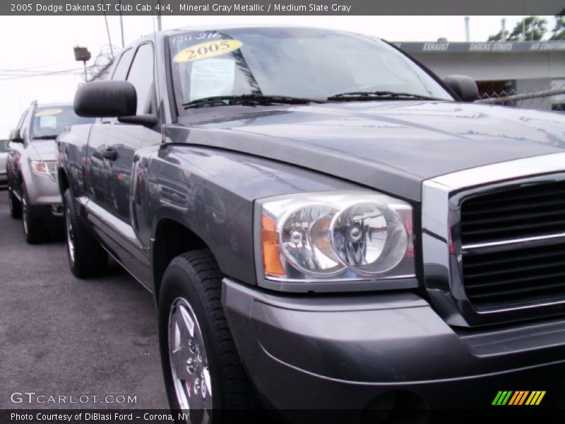 Mineral Gray Metallic / Medium Slate Gray 2005 Dodge Dakota SLT Club Cab 4x4
