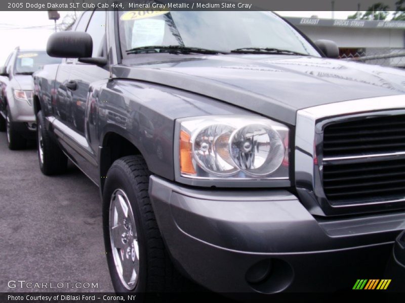 Mineral Gray Metallic / Medium Slate Gray 2005 Dodge Dakota SLT Club Cab 4x4
