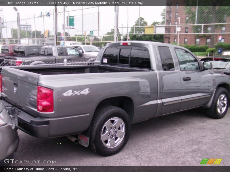 Mineral Gray Metallic / Medium Slate Gray 2005 Dodge Dakota SLT Club Cab 4x4