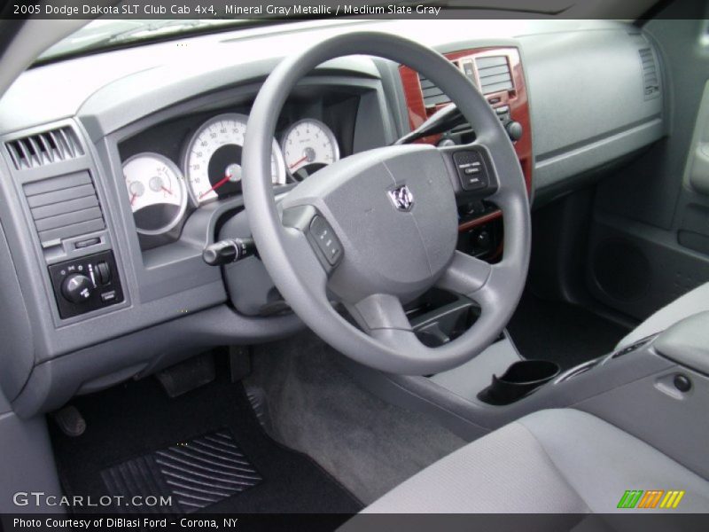 Mineral Gray Metallic / Medium Slate Gray 2005 Dodge Dakota SLT Club Cab 4x4