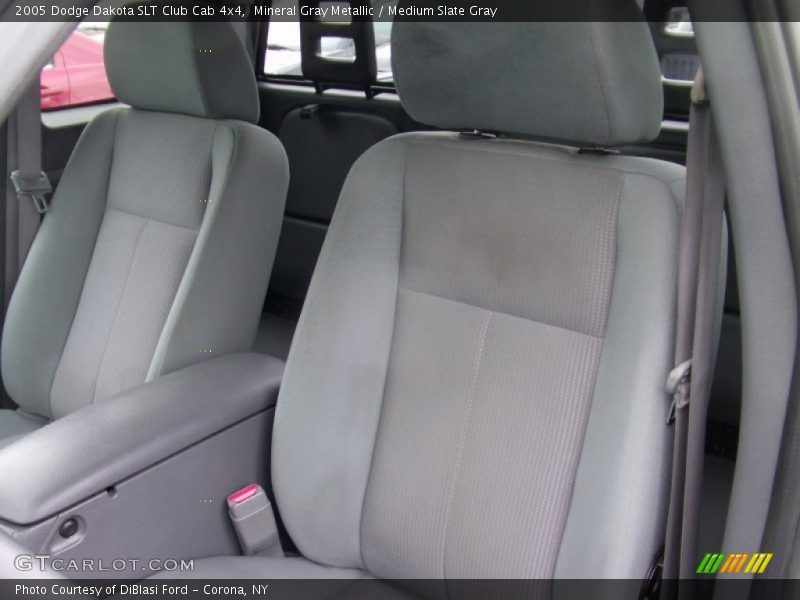 Mineral Gray Metallic / Medium Slate Gray 2005 Dodge Dakota SLT Club Cab 4x4