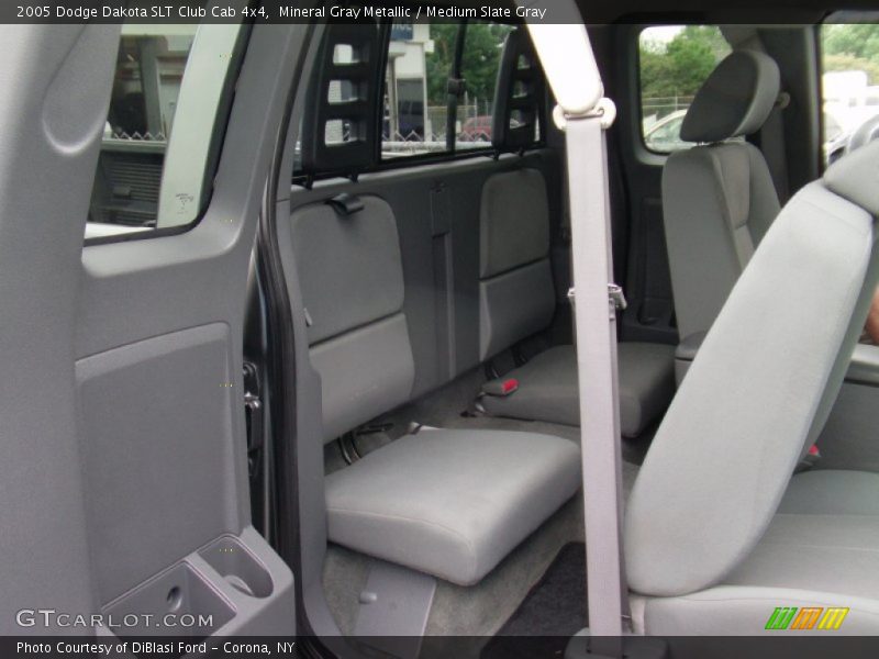 Mineral Gray Metallic / Medium Slate Gray 2005 Dodge Dakota SLT Club Cab 4x4