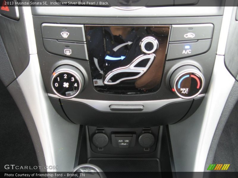 Iridescent Silver Blue Pearl / Black 2013 Hyundai Sonata SE
