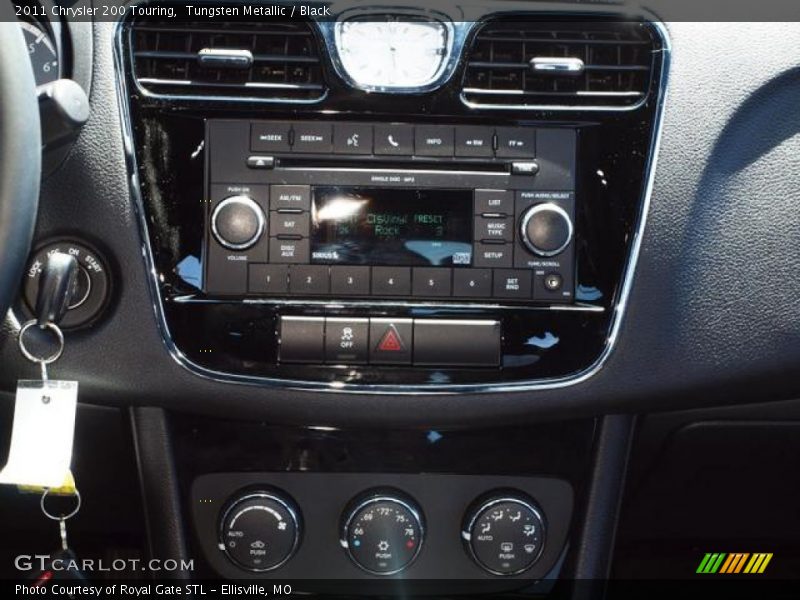 Tungsten Metallic / Black 2011 Chrysler 200 Touring