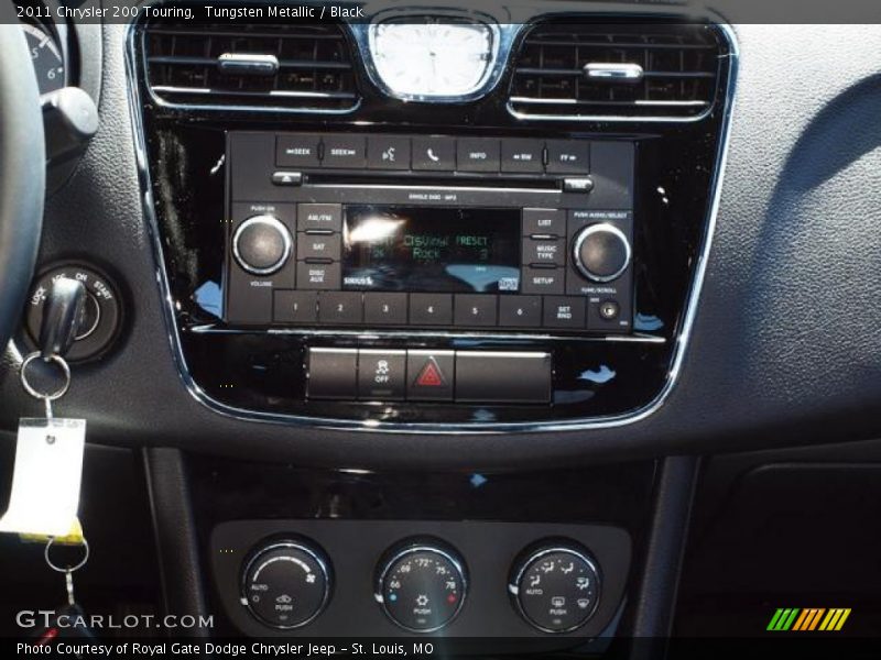 Tungsten Metallic / Black 2011 Chrysler 200 Touring