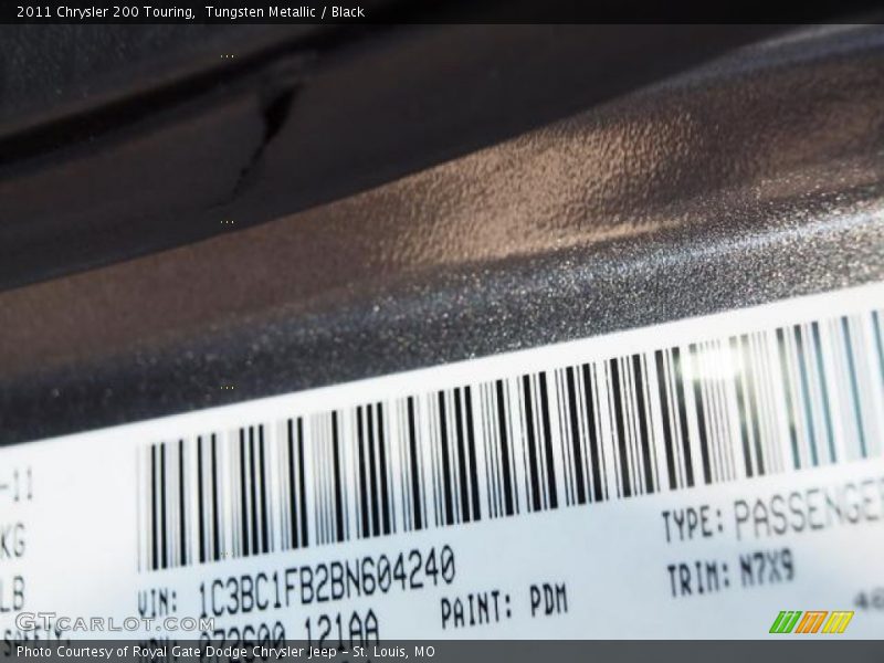 Tungsten Metallic / Black 2011 Chrysler 200 Touring