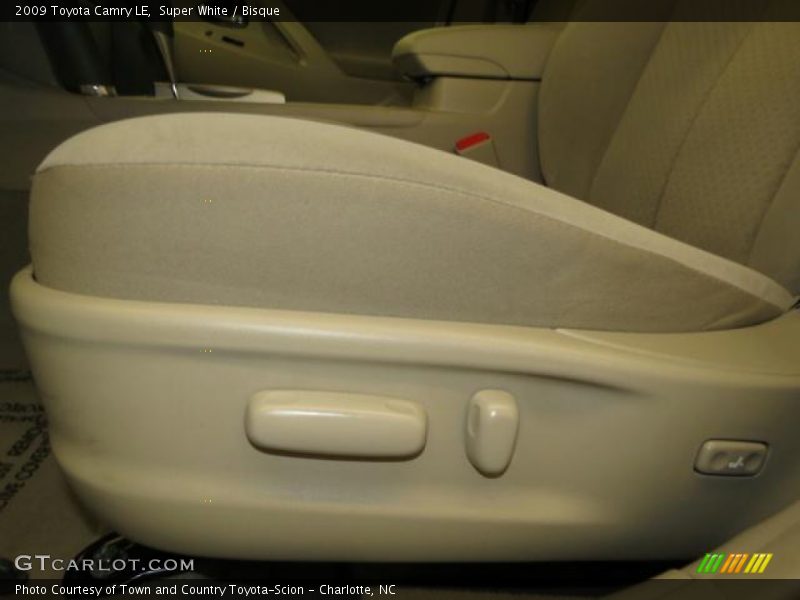 Super White / Bisque 2009 Toyota Camry LE