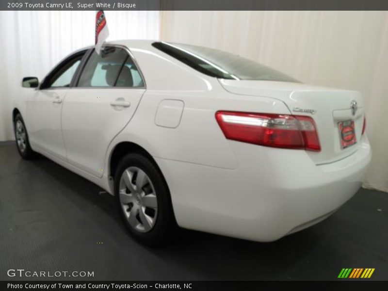 Super White / Bisque 2009 Toyota Camry LE