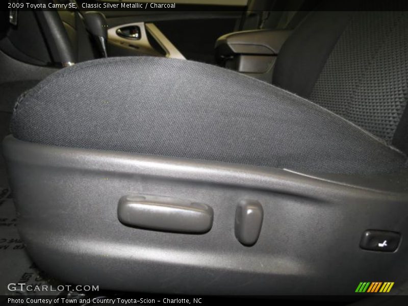 Classic Silver Metallic / Charcoal 2009 Toyota Camry SE