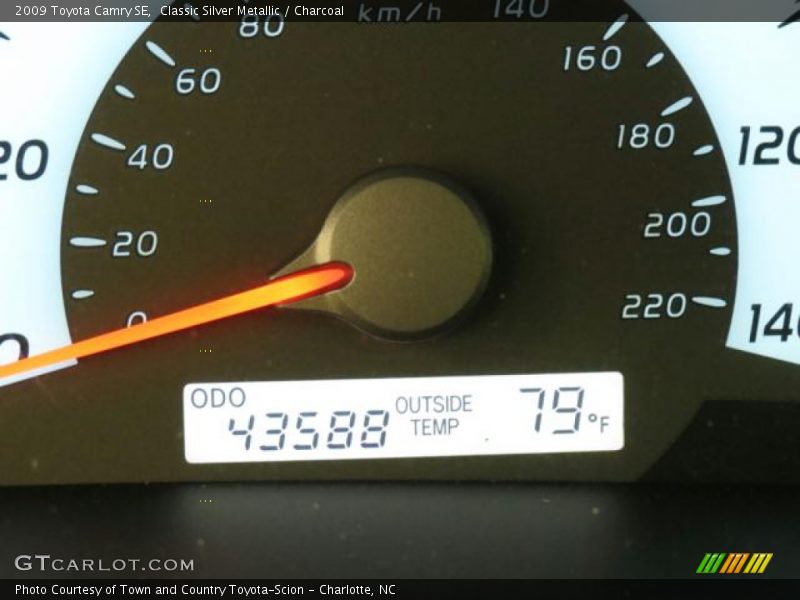 Classic Silver Metallic / Charcoal 2009 Toyota Camry SE