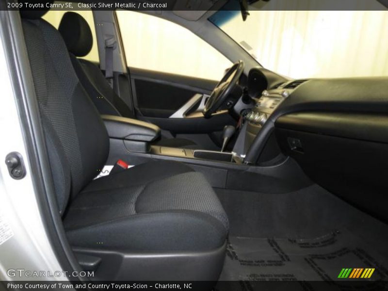 Classic Silver Metallic / Charcoal 2009 Toyota Camry SE