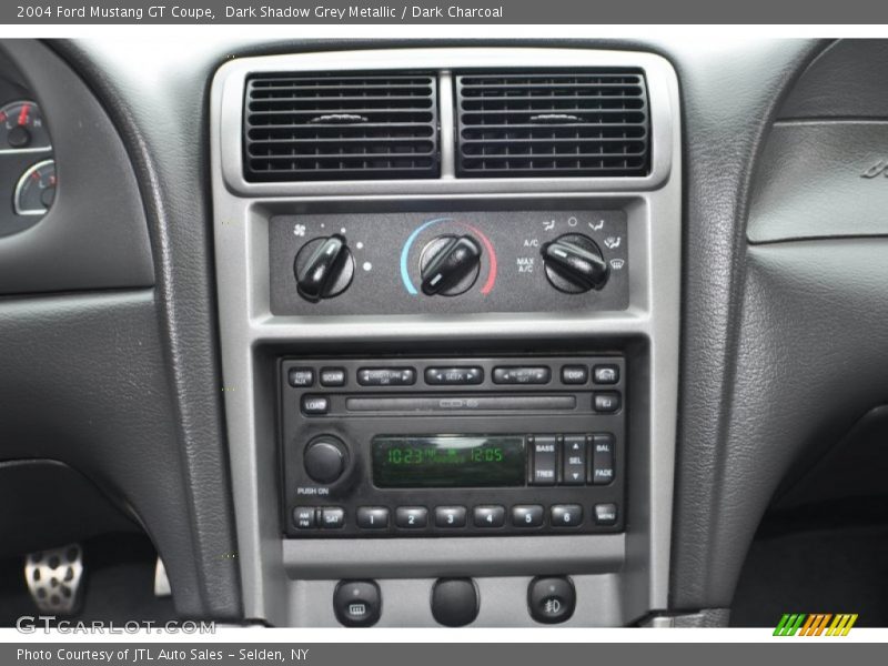 Controls of 2004 Mustang GT Coupe