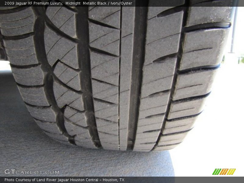 Midnight  Metallic Black / Ivory/Oyster 2009 Jaguar XF Premium Luxury