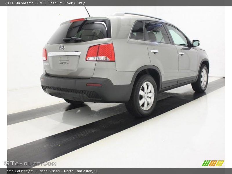Titanium Silver / Gray 2011 Kia Sorento LX V6