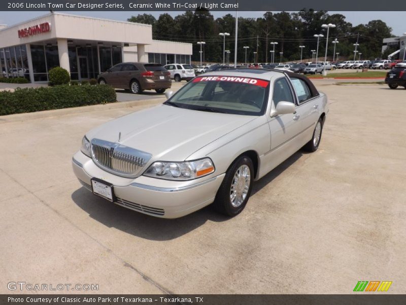 Ceramic White Tri-Coat / Light Camel 2006 Lincoln Town Car Designer Series