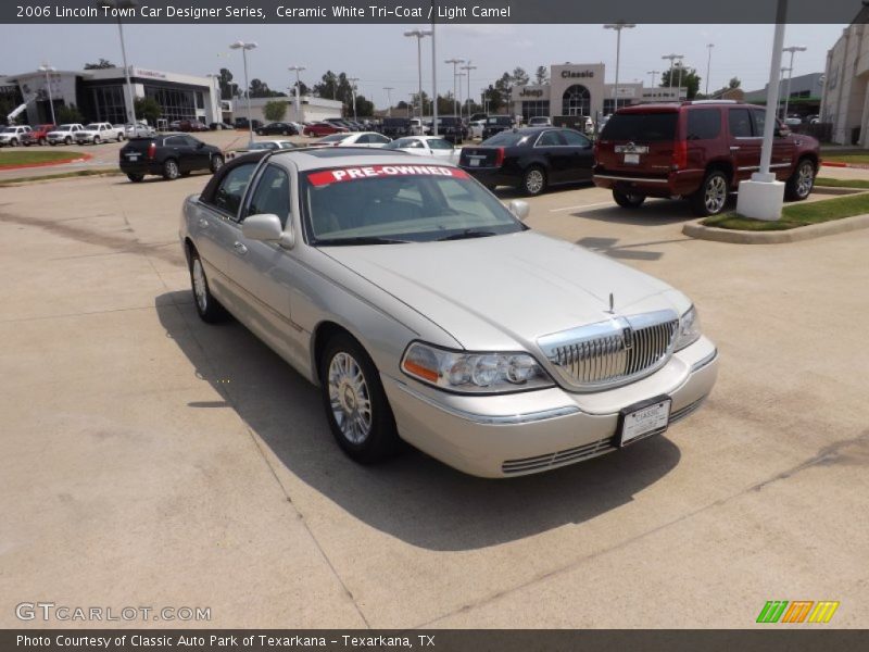 Ceramic White Tri-Coat / Light Camel 2006 Lincoln Town Car Designer Series