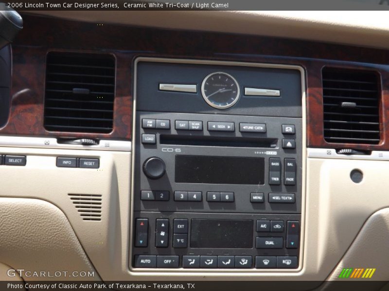 Ceramic White Tri-Coat / Light Camel 2006 Lincoln Town Car Designer Series