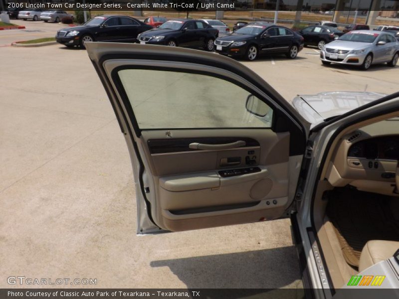 Ceramic White Tri-Coat / Light Camel 2006 Lincoln Town Car Designer Series