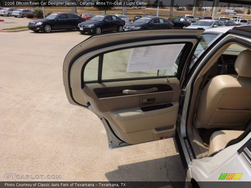 Ceramic White Tri-Coat / Light Camel 2006 Lincoln Town Car Designer Series