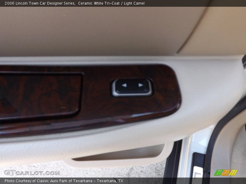 Ceramic White Tri-Coat / Light Camel 2006 Lincoln Town Car Designer Series
