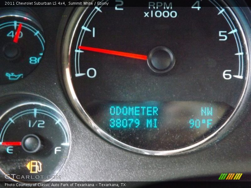 Summit White / Ebony 2011 Chevrolet Suburban LS 4x4