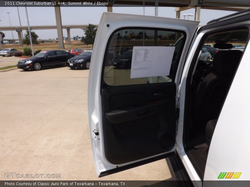Summit White / Ebony 2011 Chevrolet Suburban LS 4x4