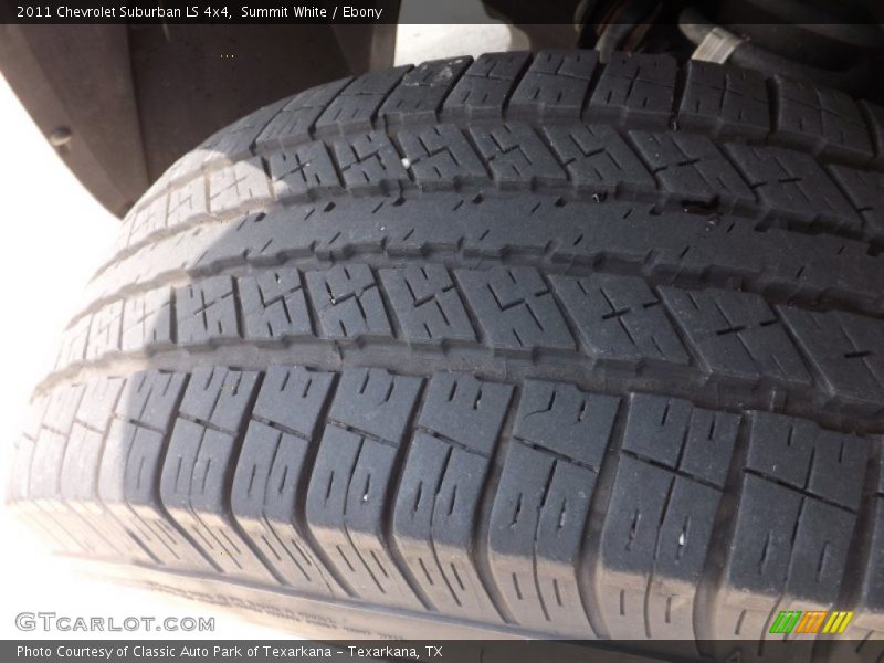 Summit White / Ebony 2011 Chevrolet Suburban LS 4x4