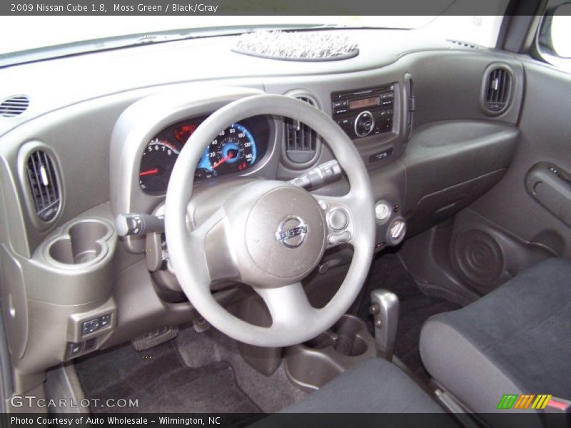Moss Green / Black/Gray 2009 Nissan Cube 1.8