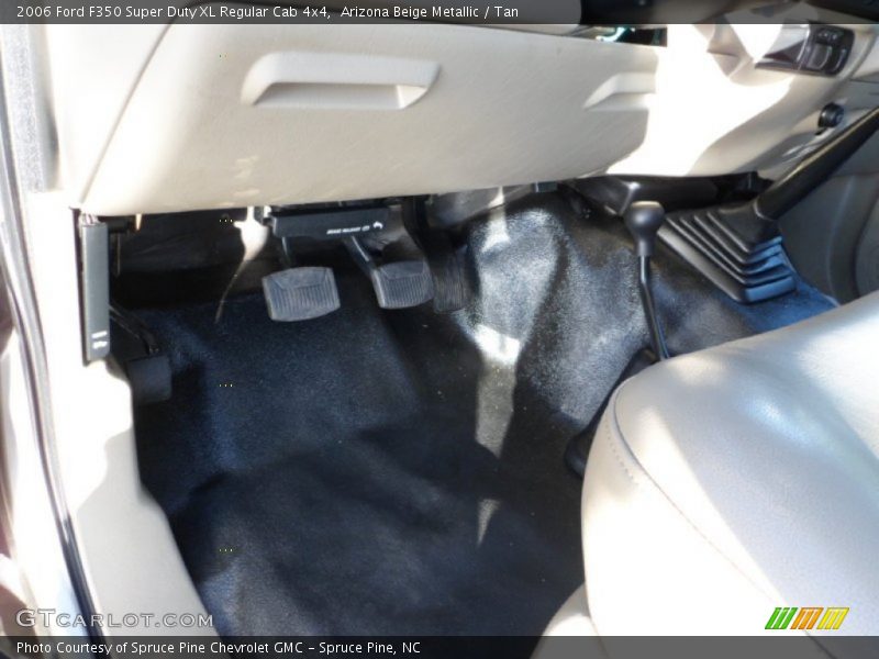 Arizona Beige Metallic / Tan 2006 Ford F350 Super Duty XL Regular Cab 4x4