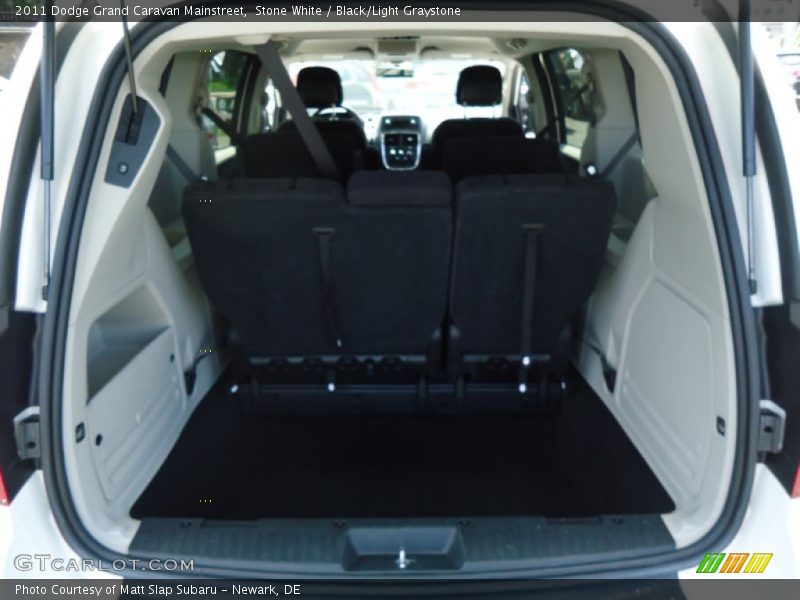 Stone White / Black/Light Graystone 2011 Dodge Grand Caravan Mainstreet