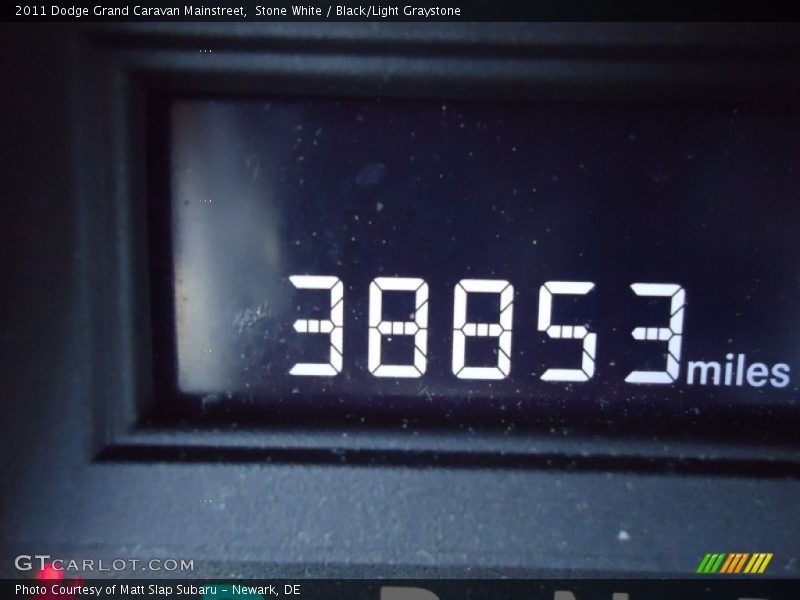 Stone White / Black/Light Graystone 2011 Dodge Grand Caravan Mainstreet