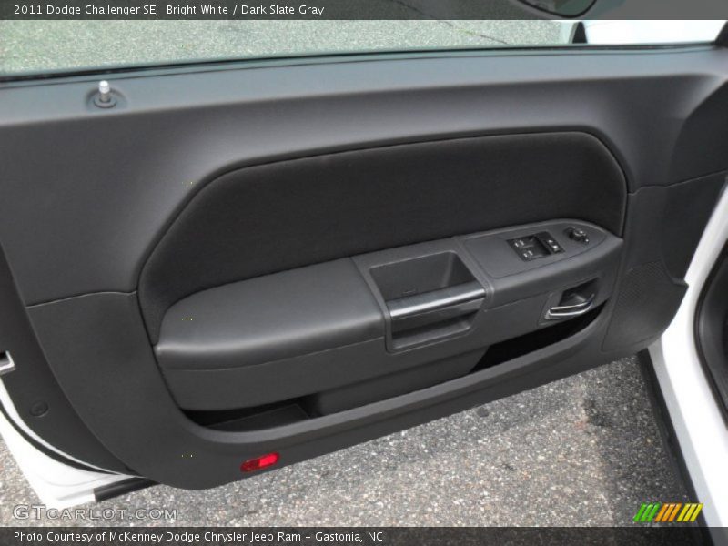Bright White / Dark Slate Gray 2011 Dodge Challenger SE