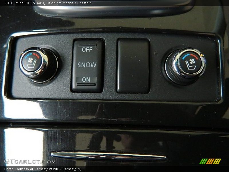 Controls of 2010 FX 35 AWD