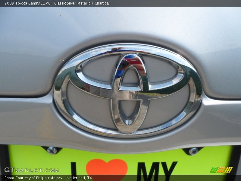 Classic Silver Metallic / Charcoal 2009 Toyota Camry LE V6